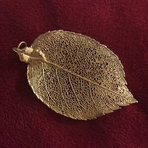 Elegant Gold Leaf Pendant